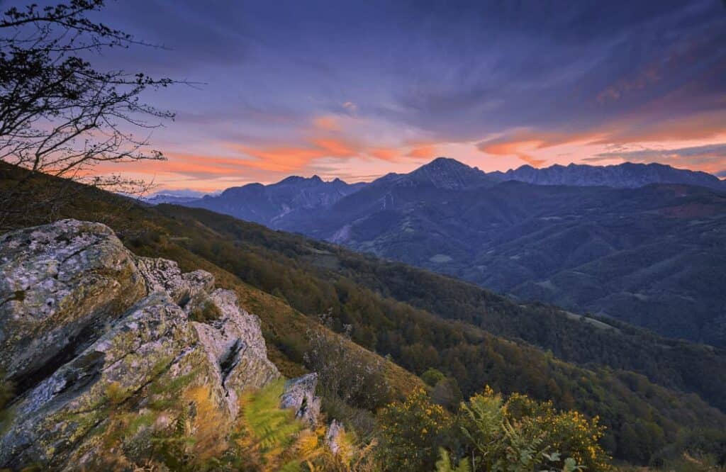 Atardecer Macizo de las Ubinas Mirador de Forcichave Asturias Camino