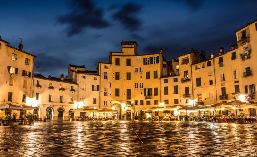 lucca piazza dell anfiteatro