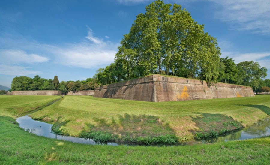 lucca walls